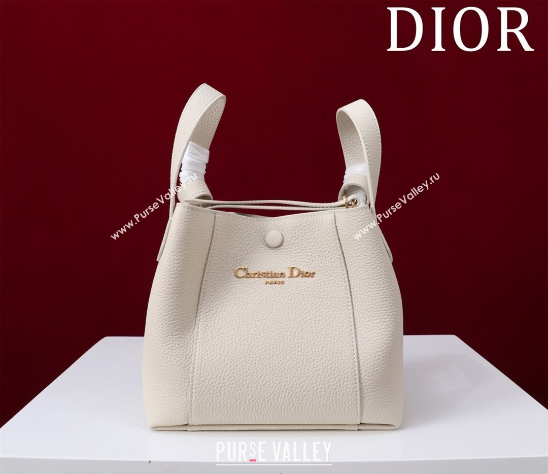 Dior Small Signature Bucket Bag in Grained Calfskin White 2025 0403 (XXG-250403102)