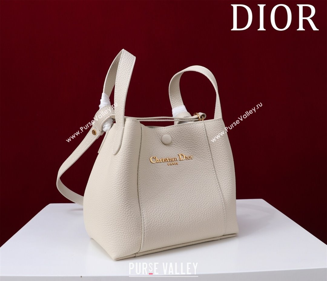 Dior Small Signature Bucket Bag in Grained Calfskin White 2025 0403 (XXG-250403102)