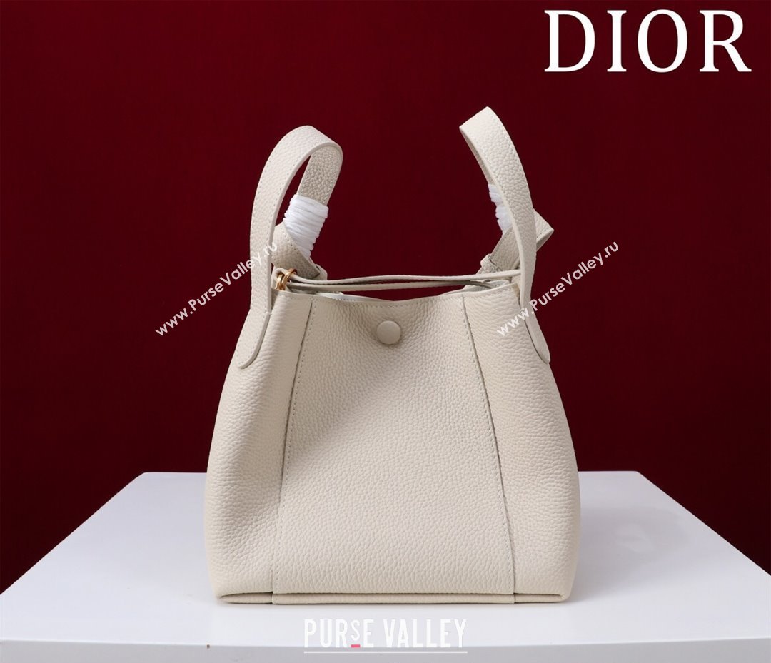 Dior Small Signature Bucket Bag in Grained Calfskin White 2025 0403 (XXG-250403102)