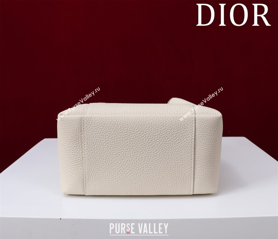 Dior Small Signature Bucket Bag in Grained Calfskin White 2025 0403 (XXG-250403102)