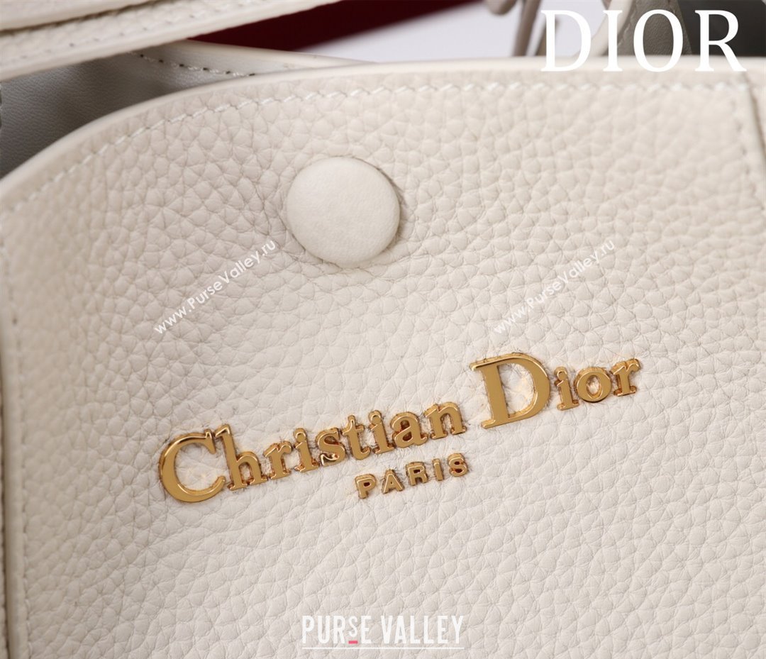Dior Small Signature Bucket Bag in Grained Calfskin White 2025 0403 (XXG-250403102)