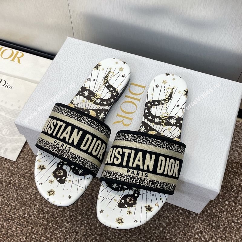 Dior Dway Flat Slides Sandal in Embroidered Cotton with Black and Beige Astral Motif 2025 (MD-250425089)