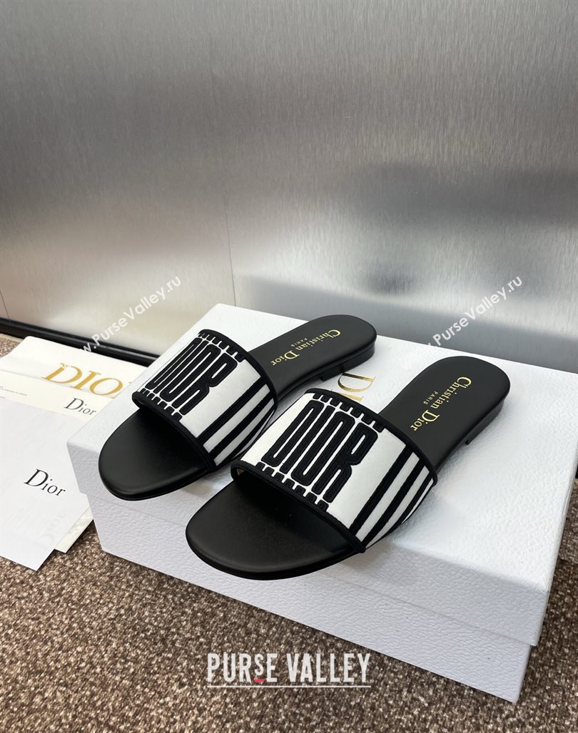Dior Dway Flat Slides Sandal in Black and White Cotton Embroidered with Dior Graphique Motif 2025 (MD-250425098)