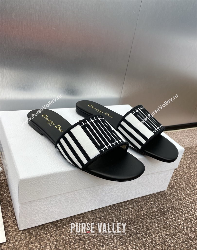 Dior Dway Flat Slides Sandal in Black and White Cotton Embroidered with Dior Graphique Motif 2025 (MD-250425098)