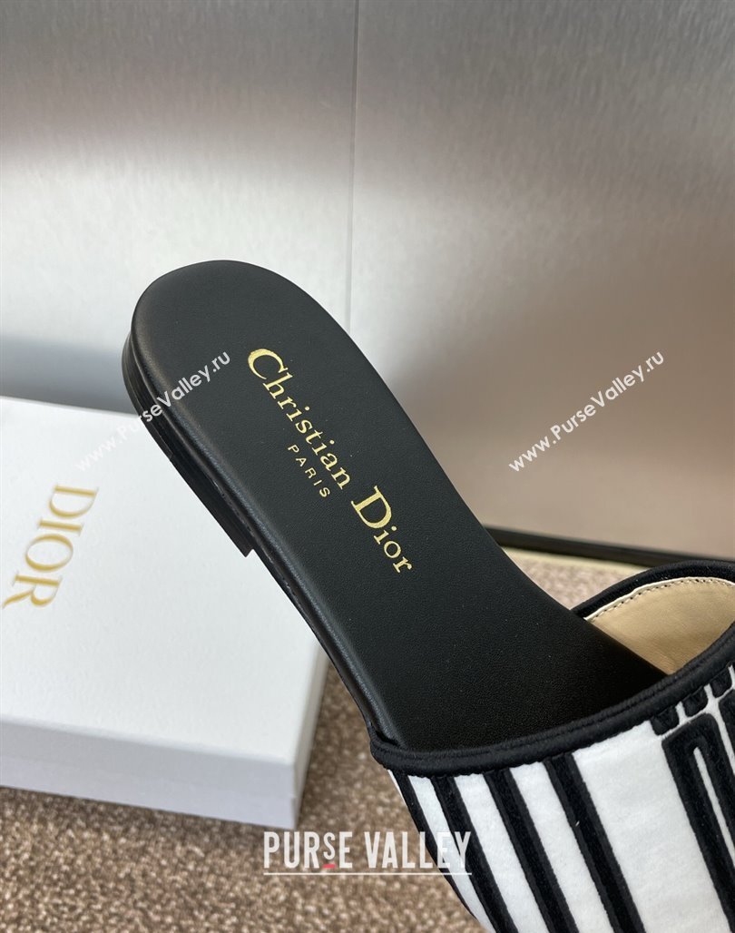 Dior Dway Flat Slides Sandal in Black and White Cotton Embroidered with Dior Graphique Motif 2025 (MD-250425098)