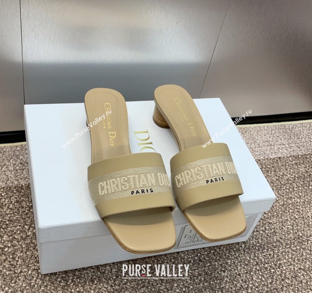Dior Dway Heel Slides Sandal 4.5cm in Calfskin and Embroidered Cotton Beige 2025 S03W (MD-250425105)