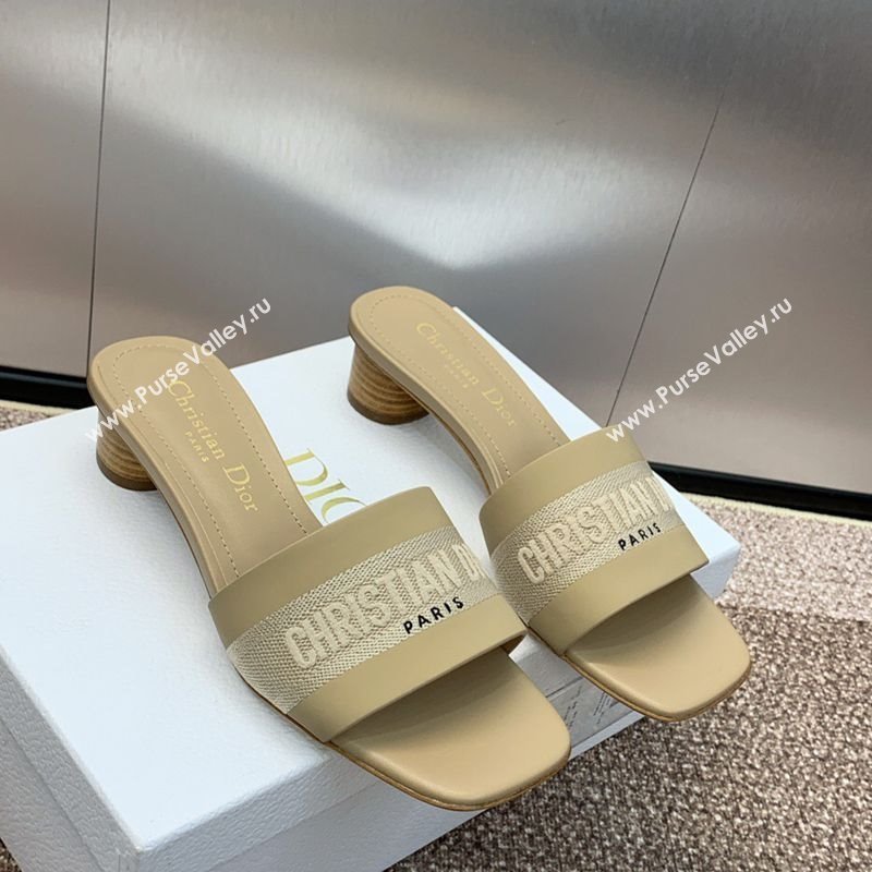 Dior Dway Heel Slides Sandal 4.5cm in Calfskin and Embroidered Cotton Beige 2025 S03W (MD-250425105)