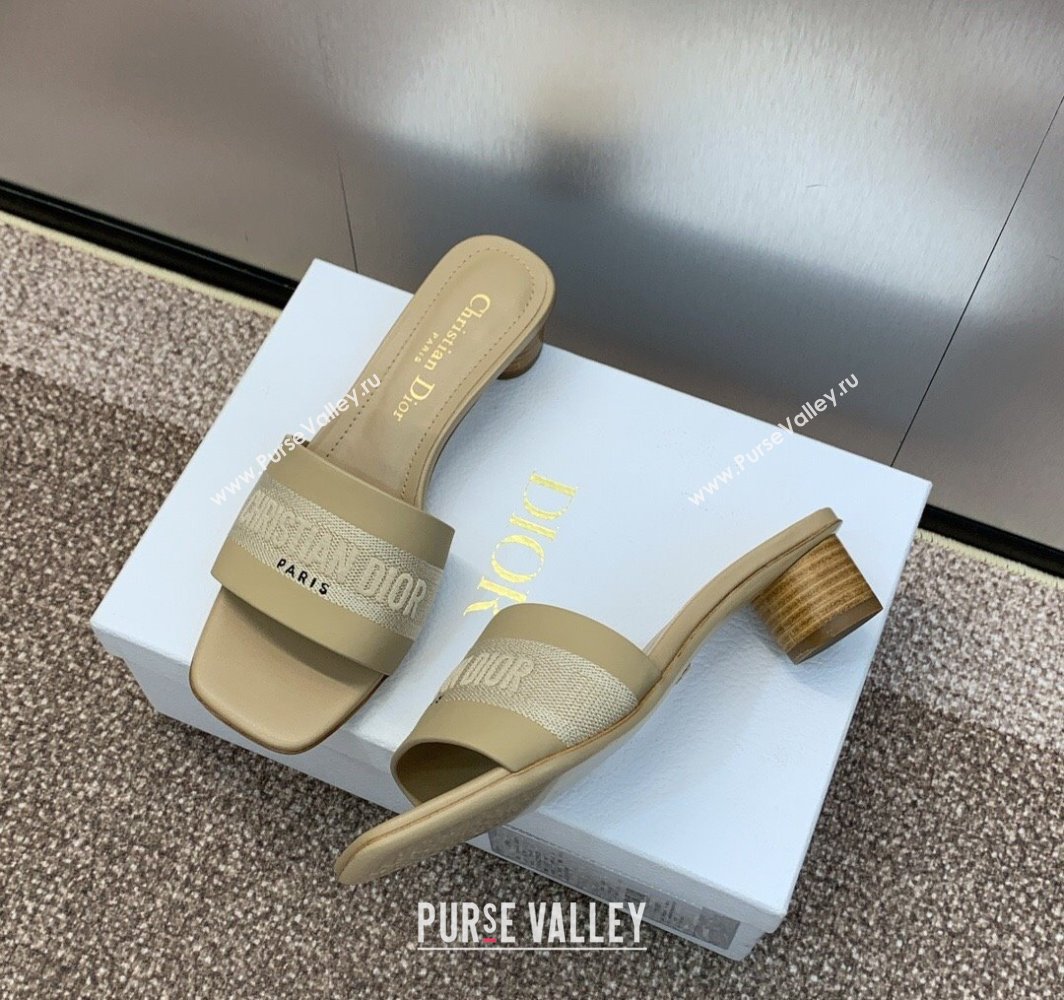 Dior Dway Heel Slides Sandal 4.5cm in Calfskin and Embroidered Cotton Beige 2025 S03W (MD-250425105)
