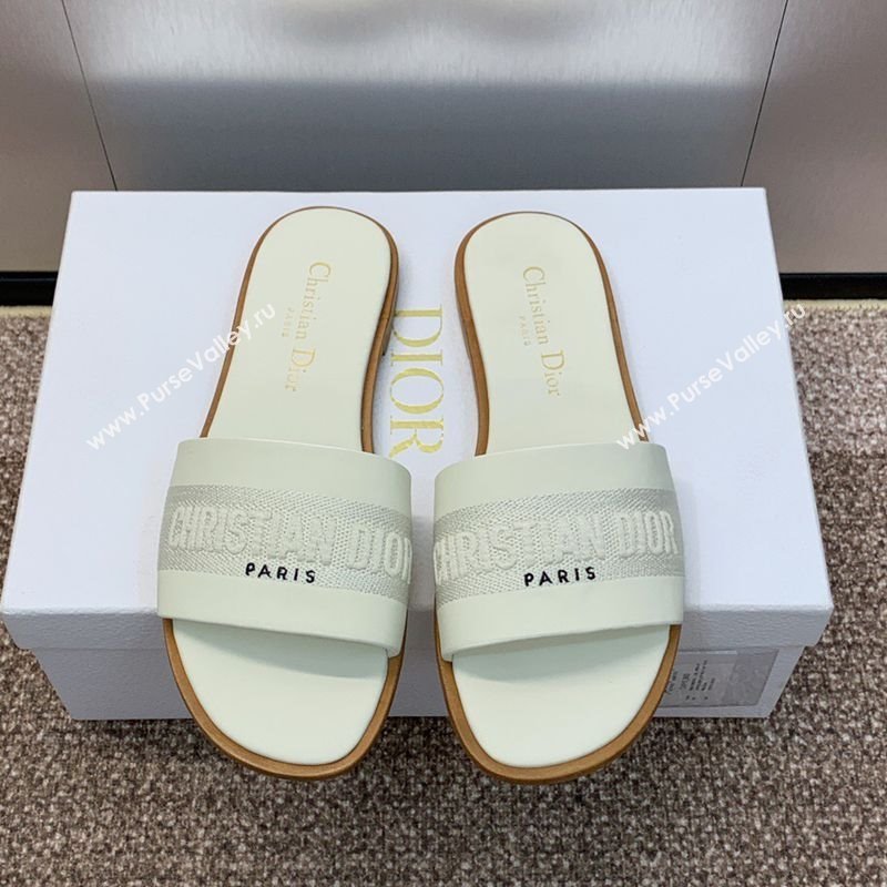 Dior Dway Flat Slides Sandal in Calfskin and Embroidered Cotton White 2025 S03W (MD-250425116)