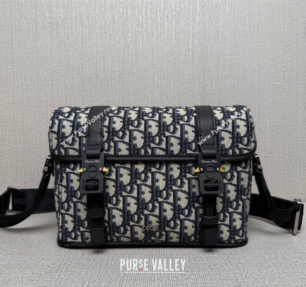 Dior Mens Hit the Road Messenger Bag with Flap in Oblique Jacquard with Grained Calfskin Beige/Black 2025 9271 (XXG-250521132)