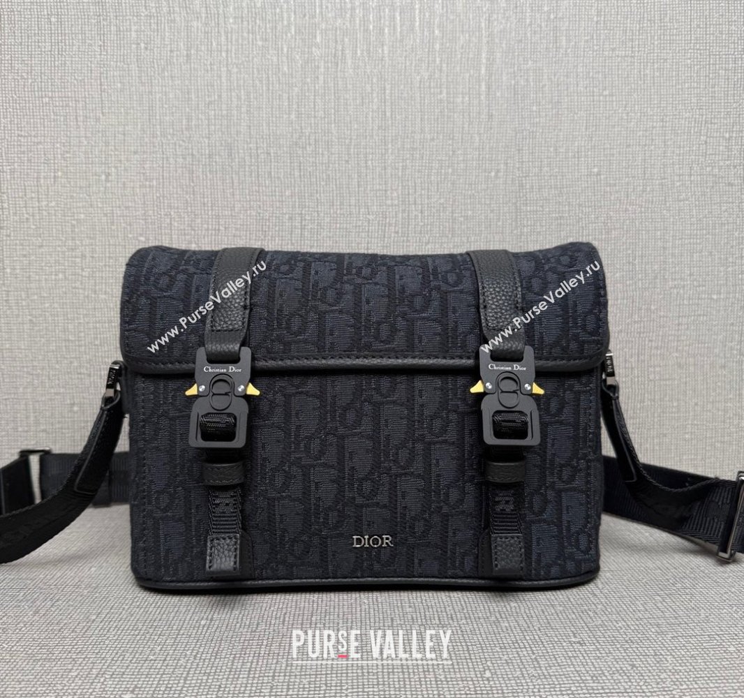 Dior Mens Hit the Road Messenger Bag with Flap in Oblique Jacquard with Grained Calfskin Black2 2025 9271 (XXG-250521133)