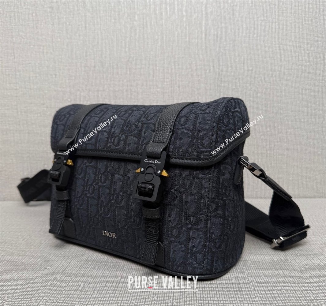 Dior Mens Hit the Road Messenger Bag with Flap in Oblique Jacquard with Grained Calfskin Black2 2025 9271 (XXG-250521133)