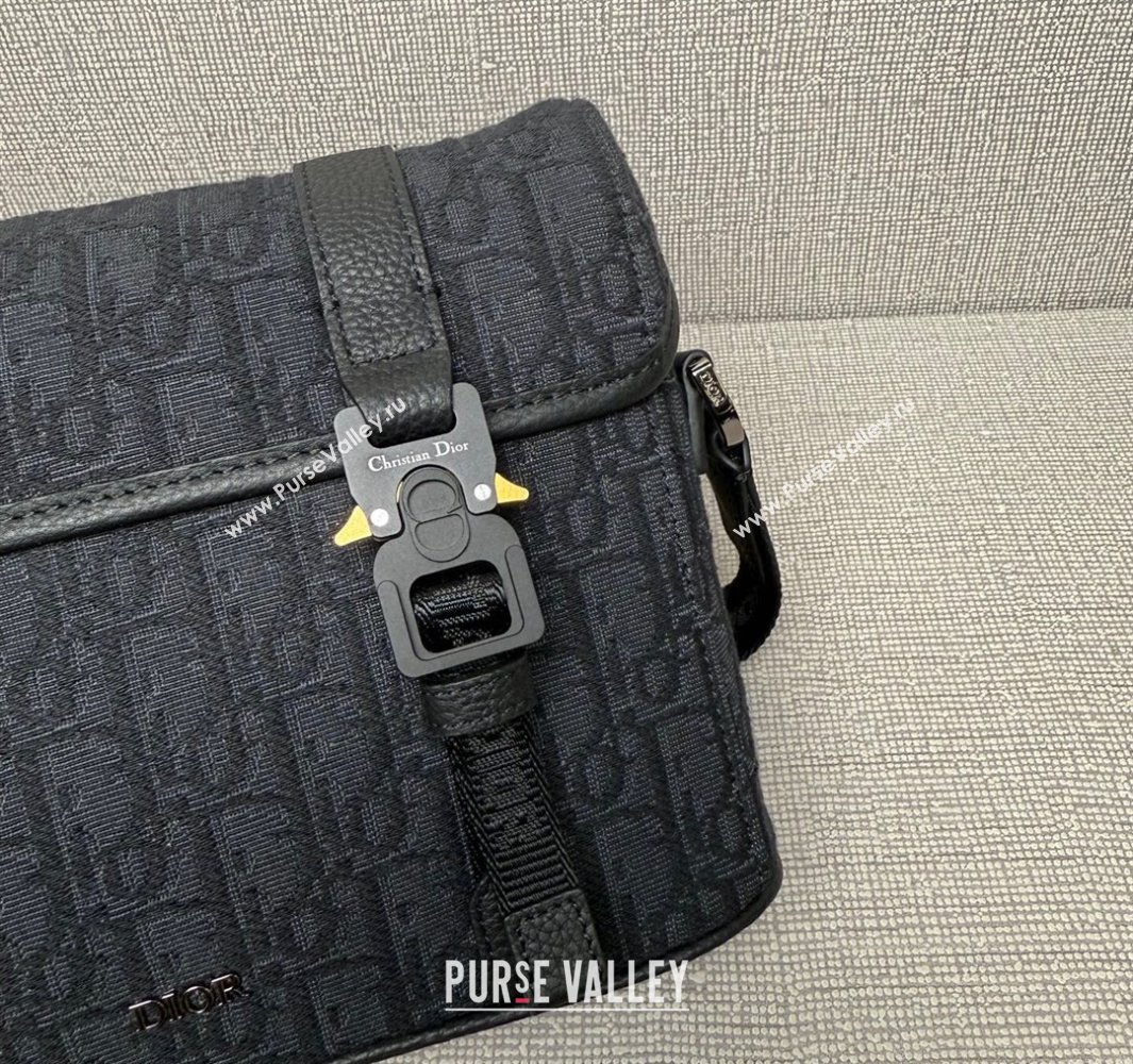 Dior Mens Hit the Road Messenger Bag with Flap in Oblique Jacquard with Grained Calfskin Black2 2025 9271 (XXG-250521133)