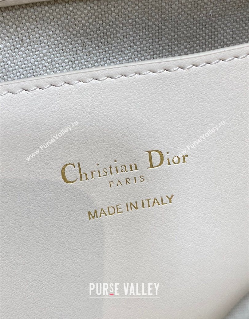Dior Small Signature Bucket Bag in Blue Dior Oblique Chambray with Raffia Effect and White Calfskin 2025 (XXG-250627075)