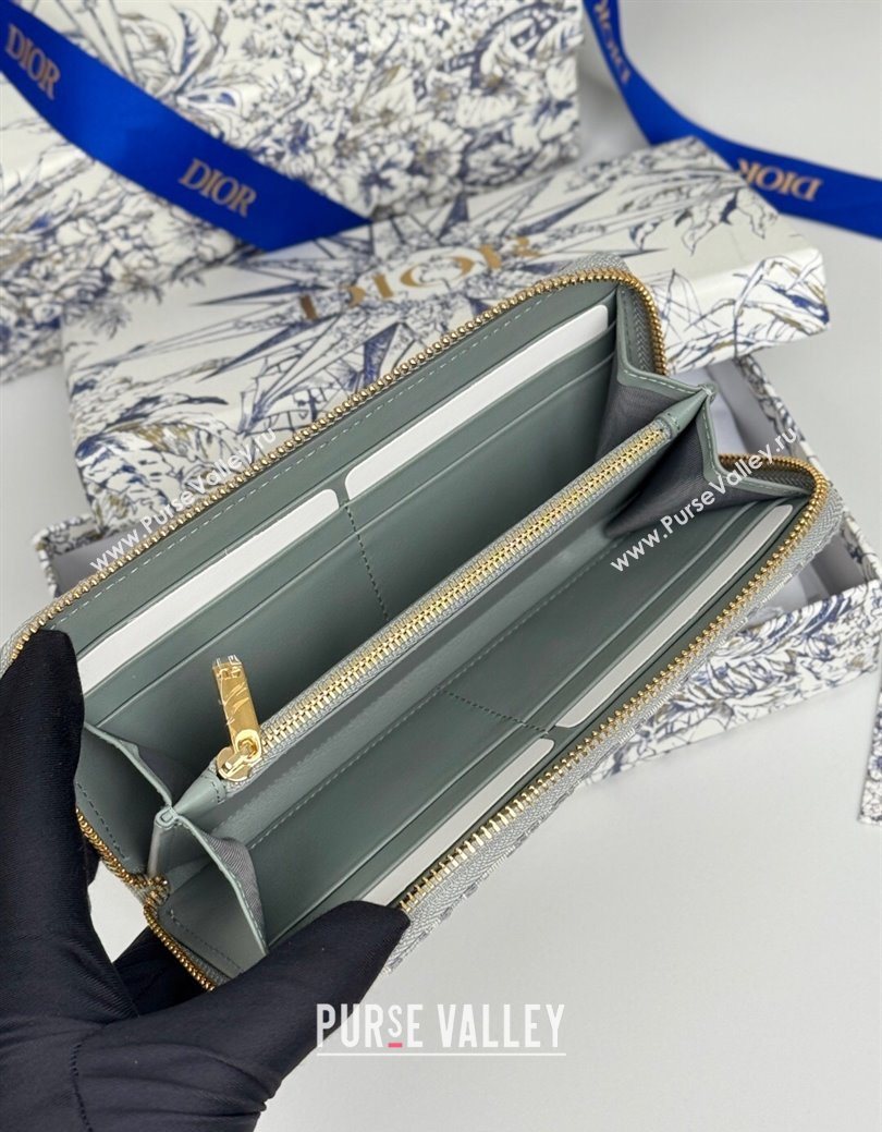 Dior 30 Montaigne Voyageur Slim Wallet in Oblique Jacquard Grey 2025 (XXG-250627082)