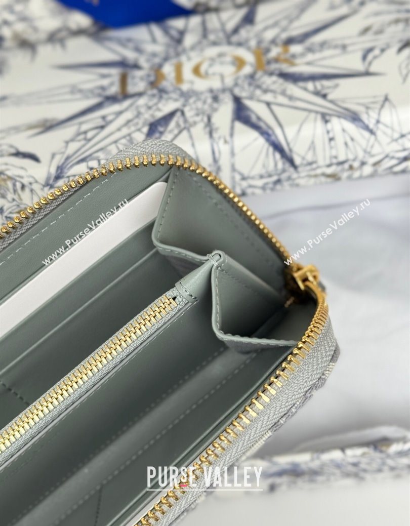 Dior 30 Montaigne Voyageur Slim Wallet in Oblique Jacquard Grey 2025 (XXG-250627082)