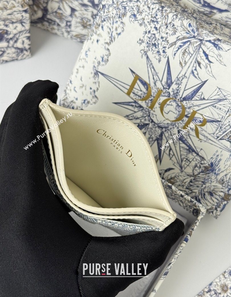 Dior 30 Montaigne Freesia Card Holder in Blue Oblique Chambray with Raffia Effect and White Smooth Calfskin 2025 (XXG-250627086)