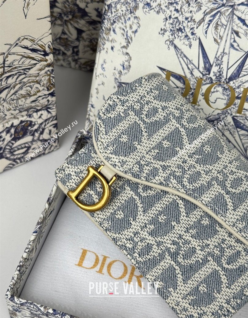 Dior Saddle Bloom Card Holder in Blue Dior Oblique Chambray with Raffia Effect and White Smooth Calfskin 2025 (XXG-250627088)