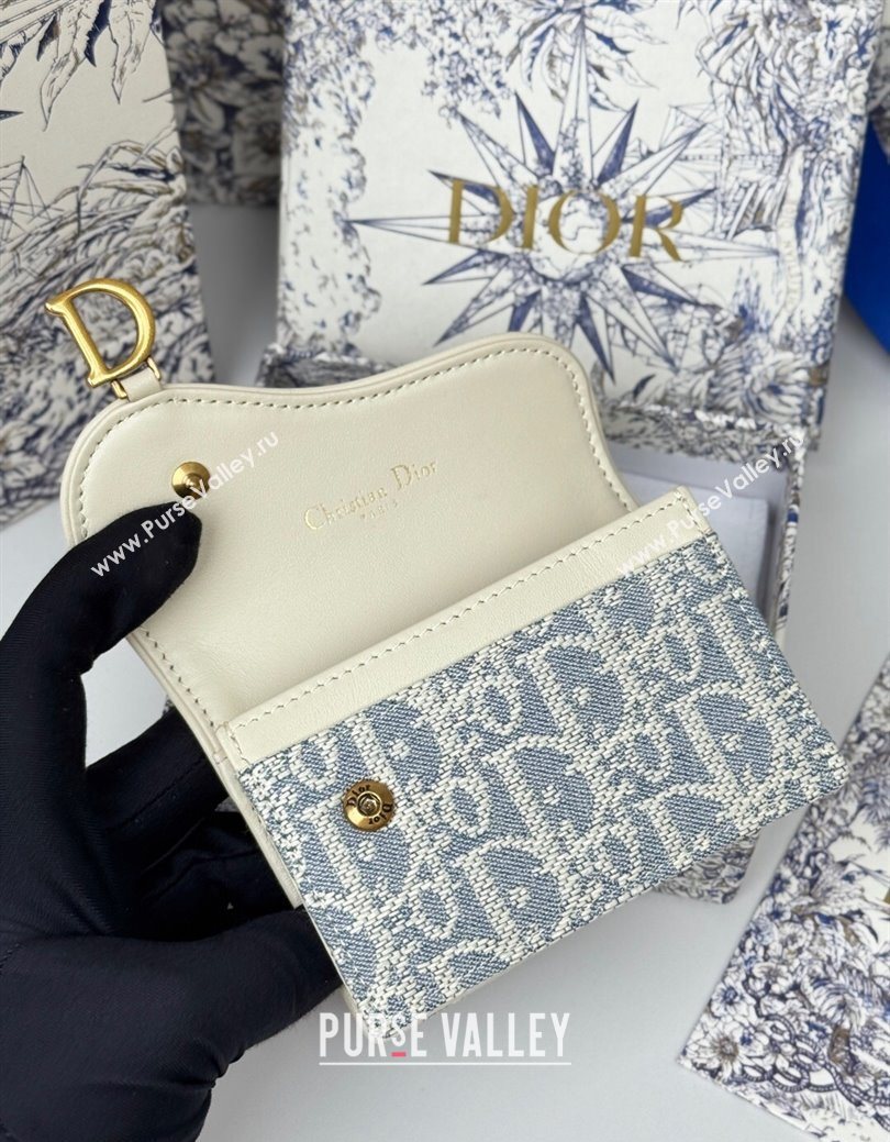Dior Saddle Bloom Card Holder in Blue Dior Oblique Chambray with Raffia Effect and White Smooth Calfskin 2025 (XXG-250627088)