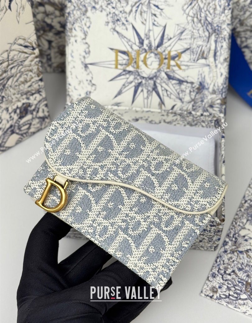 Dior Saddle Bloom Card Holder in Blue Dior Oblique Chambray with Raffia Effect and White Smooth Calfskin 2025 (XXG-250627088)