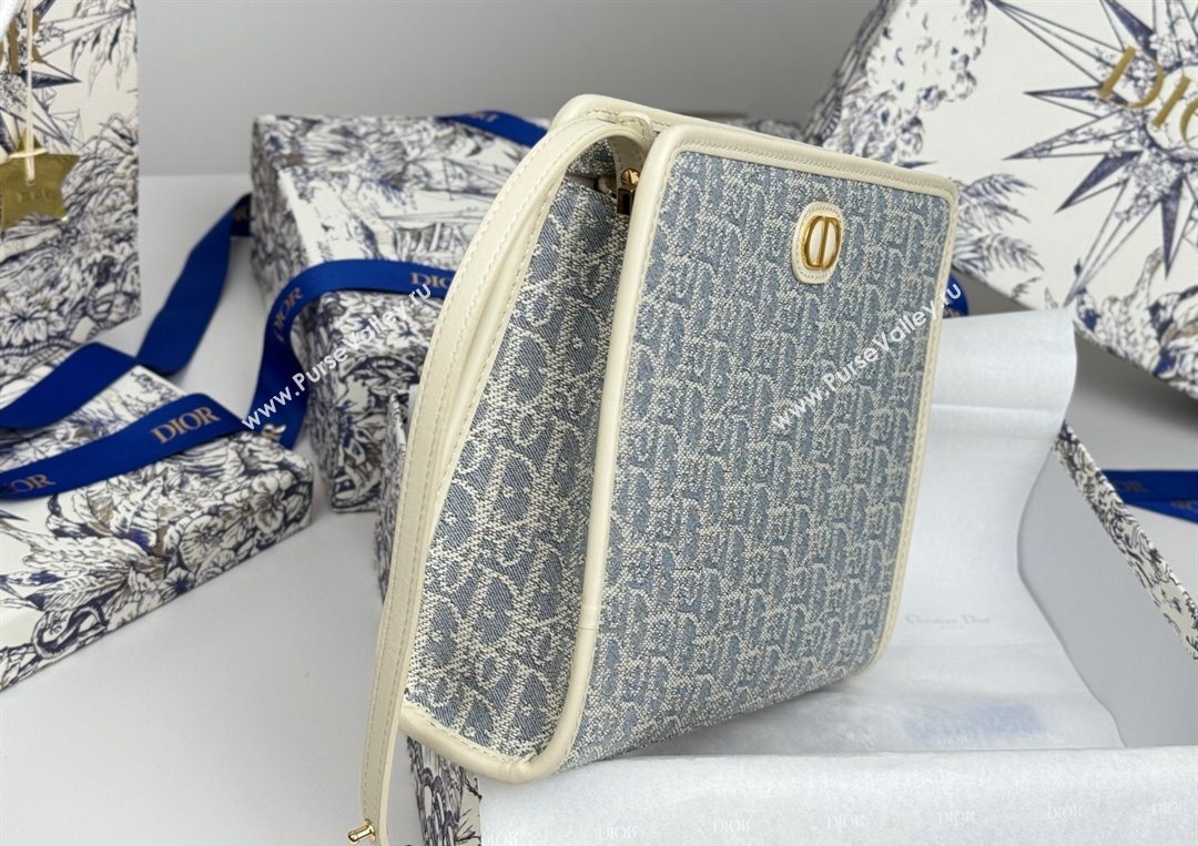 Dior 30 Montaigne Dea Pouch in Blue Dior Oblique Chambray with Raffia Effect and White Smooth Calfskin 2025 (XXG-250627098)