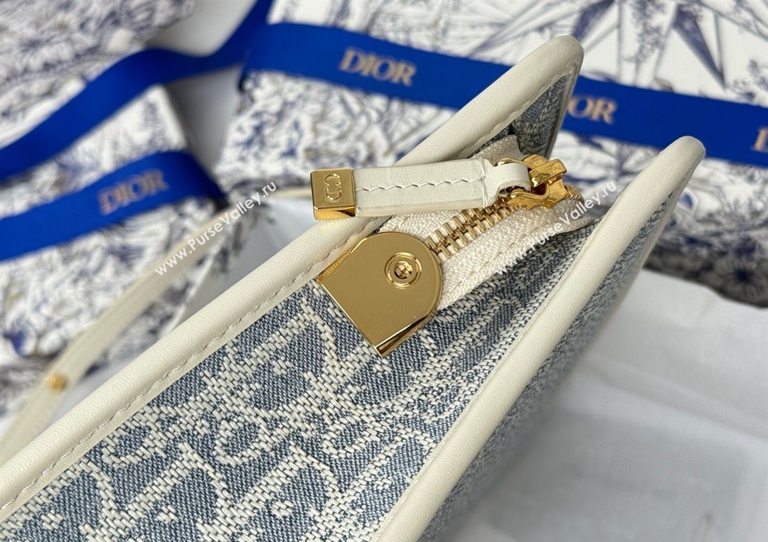 Dior 30 Montaigne Dea Pouch in Blue Dior Oblique Chambray with Raffia Effect and White Smooth Calfskin 2025 (XXG-250627098)
