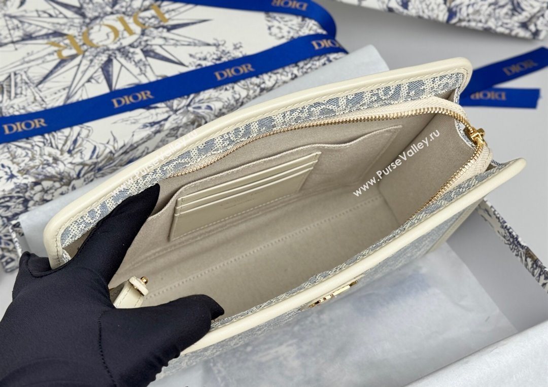 Dior 30 Montaigne Dea Pouch in Blue Dior Oblique Chambray with Raffia Effect and White Smooth Calfskin 2025 (XXG-250627098)