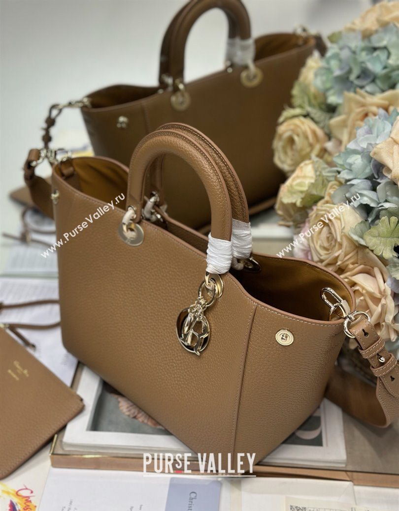 Dior Toujours Medium Bag in Litchi Grained Calfskin Brown 2025 1188 (XXG-250627103)