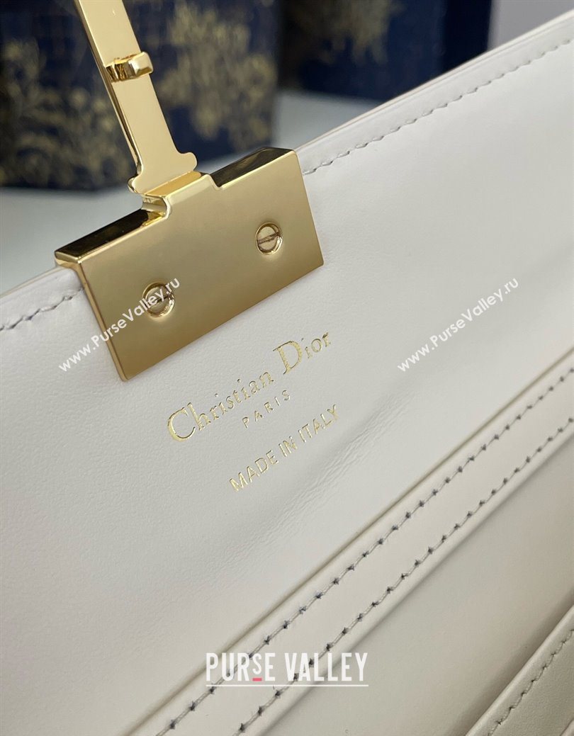 Dior Miss Montaigne Chain Mini Bag in Blue Oblique Chambray with Raffia Effect and White Calfskin 2025 (XXG-250627078)