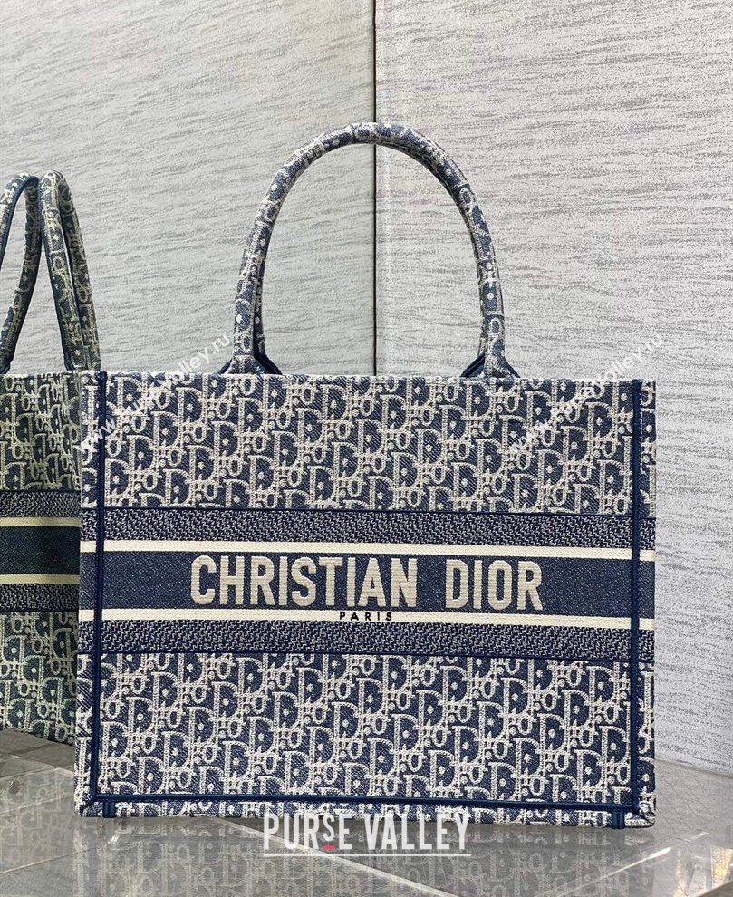 Dior Medium Dior Book Tote Bag in Blue Dior Oblique Chambray-Effect Embroidery 2025 M1296ZEEO (XXG-250806045)
