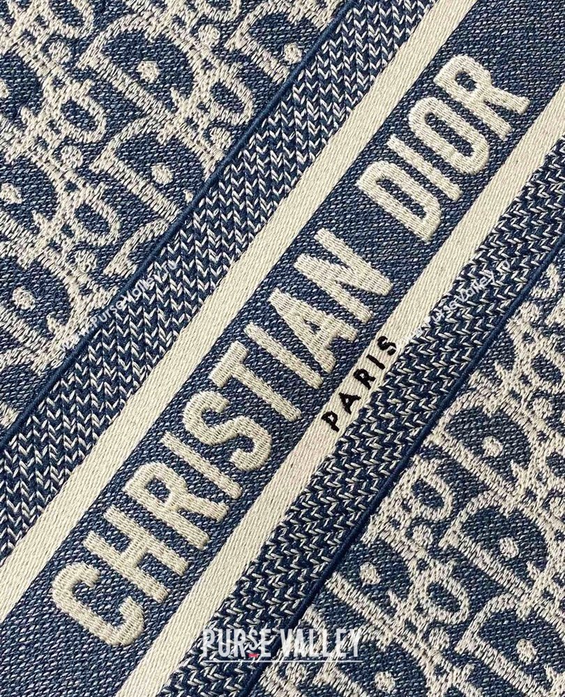 Dior Small Dior Book Tote Bag in Blue Dior Oblique Chambray-Effect Embroidery 2025 M1296ZEEO (XXG-250806047)