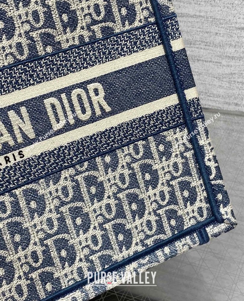 Dior Small Dior Book Tote Bag in Blue Dior Oblique Chambray-Effect Embroidery 2025 M1296ZEEO (XXG-250806047)