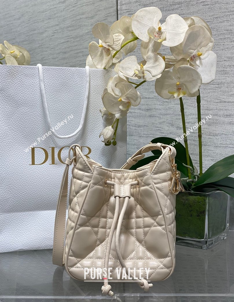 Dior Small D-Motion Bag in Macrocannage Lambskin Ivory White 2025 2851 (XXG-250806007)