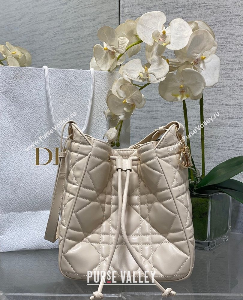 Dior Medium D-Motion Bag in Macrocannage Lambskin Ivory White 2025 0806 (XXG-250806002)