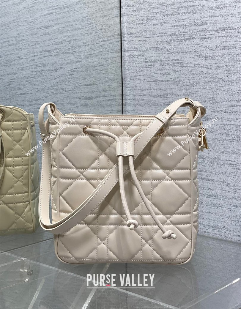 Dior Medium D-Motion Bag in Macrocannage Lambskin Ivory White 2025 0806 (XXG-250806002)