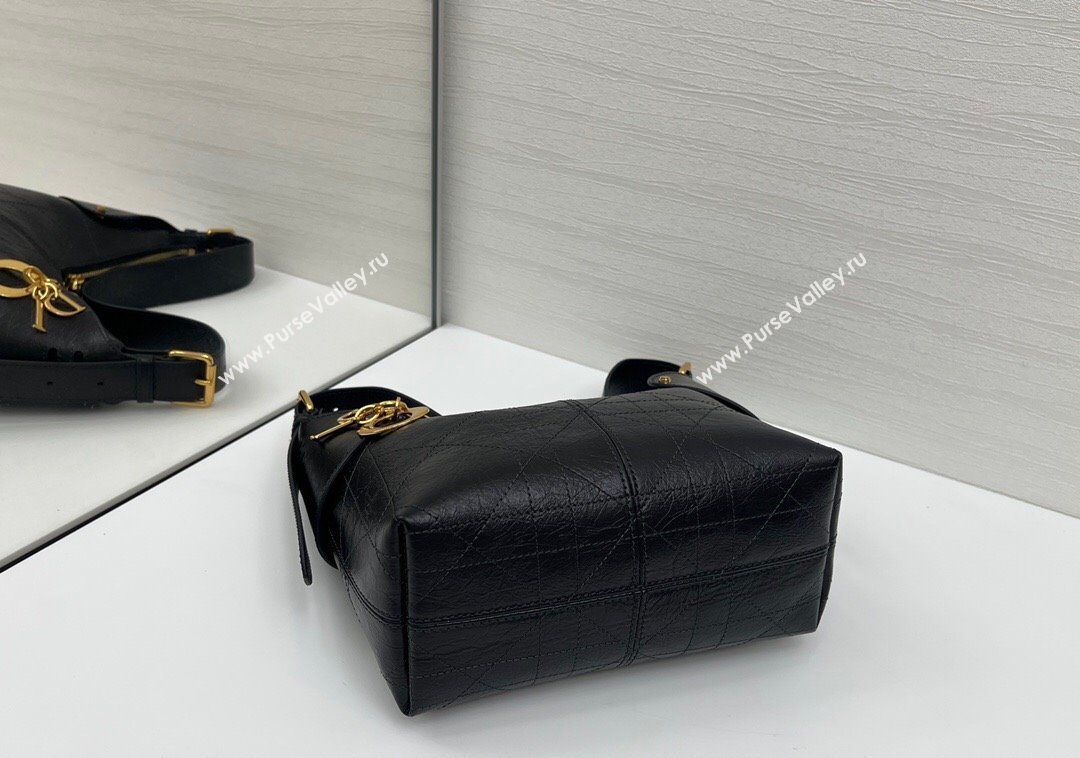 Dior Small Voyage Bag in Flat Macrocannage Crinkled Calfskin Leather Black 2025 2845 (XXG-250929116)