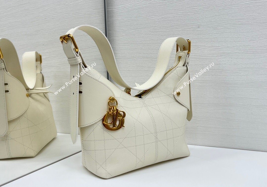 Dior Small Voyage Bag in Flat Macrocannage Grained Calfskin Leather White 2025 2845 (XXG-250929117)