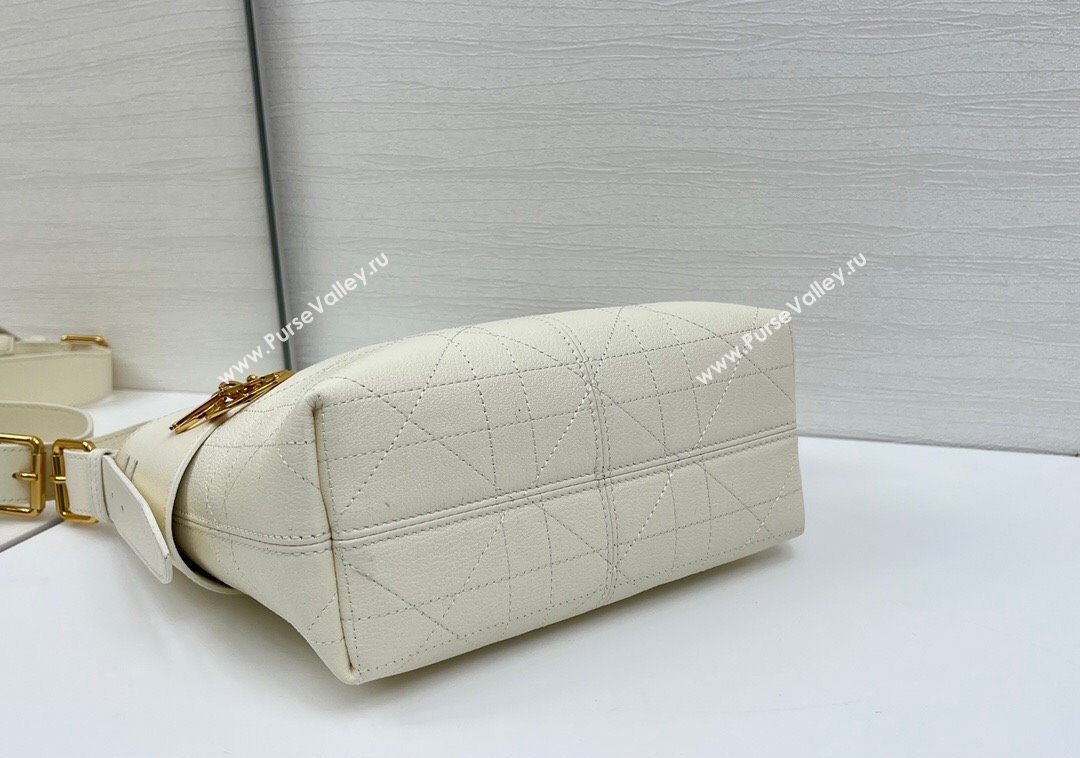 Dior Small Voyage Bag in Flat Macrocannage Grained Calfskin Leather White 2025 2845 (XXG-250929117)