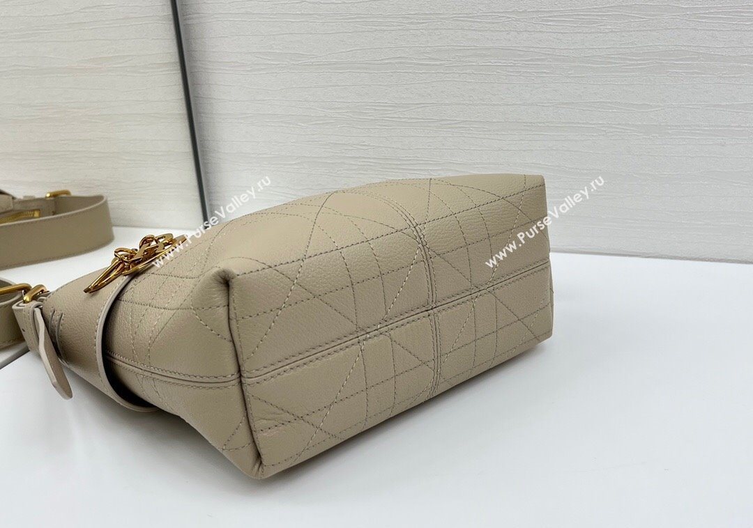 Dior Small Voyage Bag in Flat Macrocannage Grained Calfskin Leather Beige Yellow 2025 2845 (XXG-250929118)