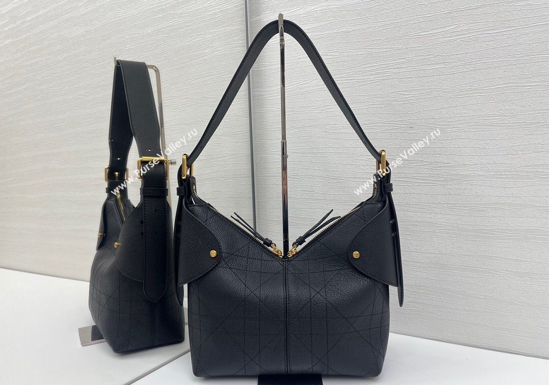 Dior Small Voyage Bag in Flat Macrocannage Grained Calfskin Leather Black 2025 2845 (XXG-250929119)