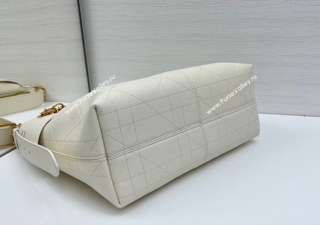 Dior Medium Voyage Bag in Flat Macrocannage Grained Calfskin Leather White 2025 2846 (XXG-250929123)