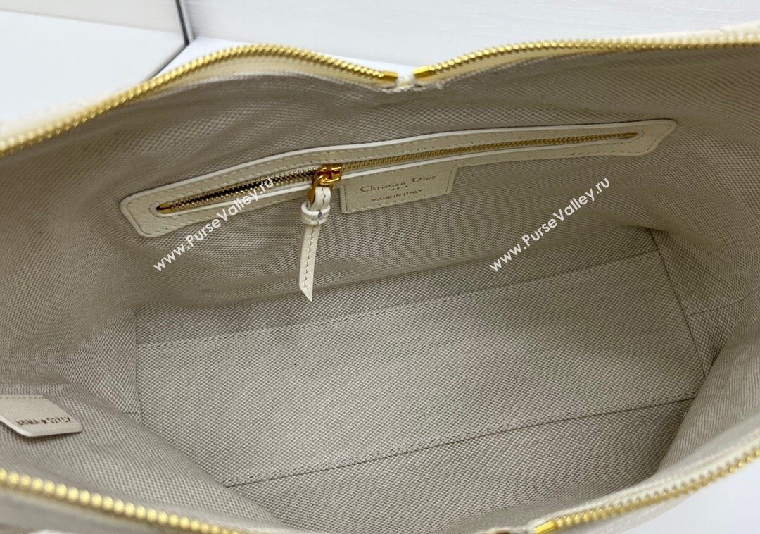 Dior Medium Voyage Bag in Flat Macrocannage Grained Calfskin Leather White 2025 2846 (XXG-250929123)