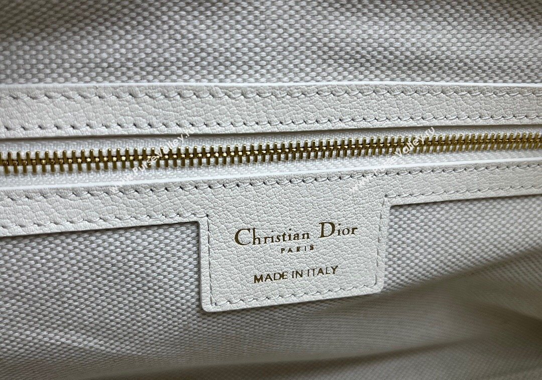 Dior Medium Voyage Bag in Flat Macrocannage Grained Calfskin Leather White 2025 2846 (XXG-250929123)