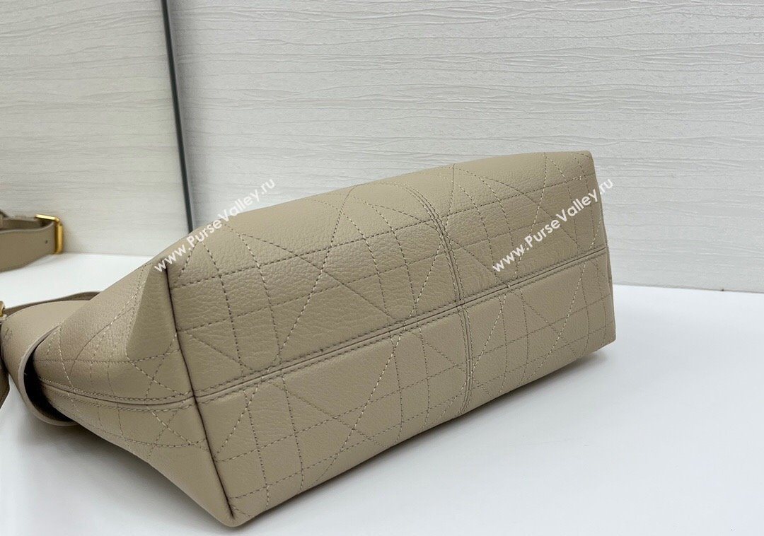 Dior Medium Voyage Bag in Flat Macrocannage Grained Calfskin Leather Beige Yellow 2025 2846 (XXG-250929124)