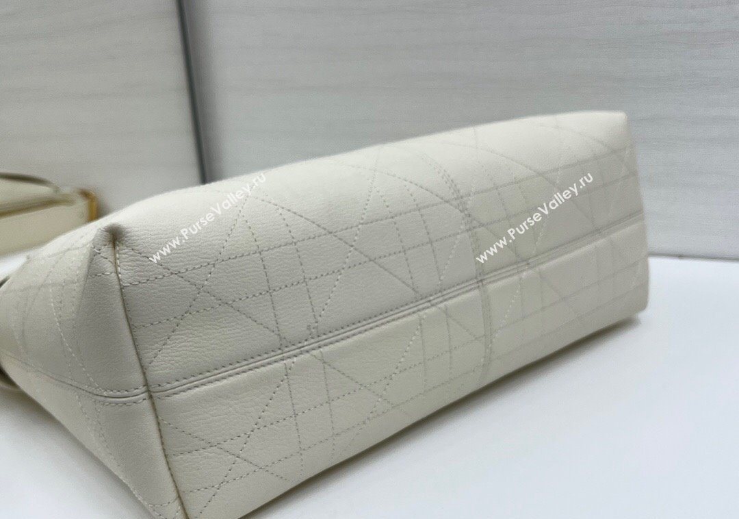 Dior Large Voyage Bag in Flat Macrocannage Grained Calfskin Leather White 2025 2847 (XXG-250929128)