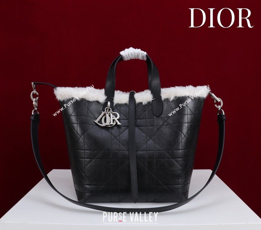 Dior DiorAlps Medium Toujours Vertical Tote Bag in Macrocannage Crinkled Calfskin and Merino Wool Black/White 2025 (XXG-25112204