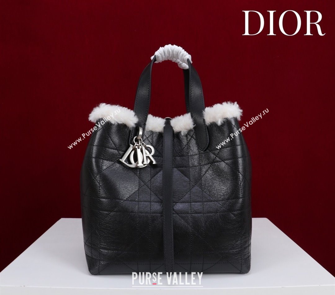 Dior DiorAlps Medium Toujours Vertical Tote Bag in Macrocannage Crinkled Calfskin and Merino Wool Black/White 2025 (XXG-25112204