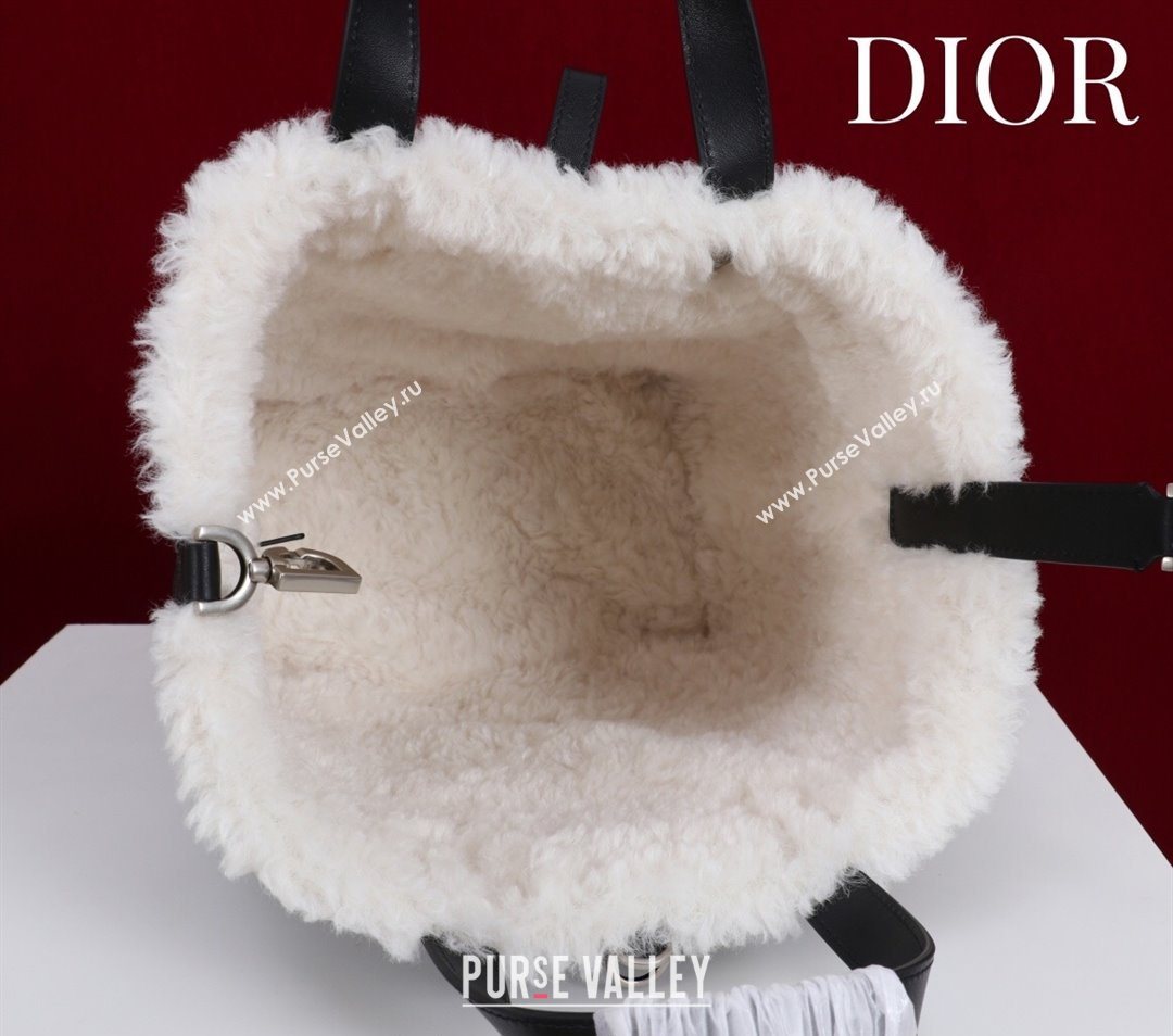 Dior DiorAlps Medium Toujours Vertical Tote Bag in Macrocannage Crinkled Calfskin and Merino Wool Black/White 2025 (XXG-25112204