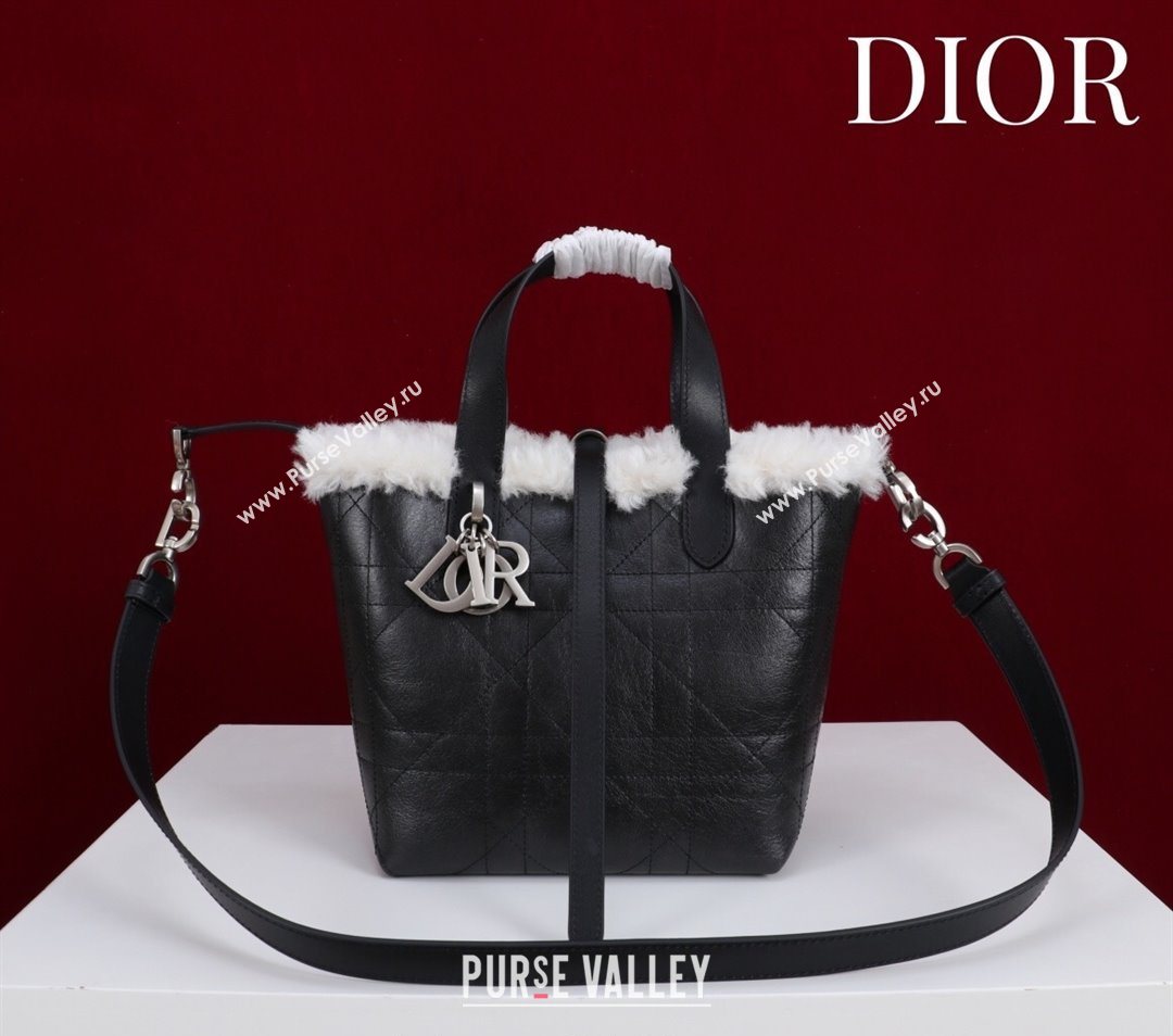 Dior DiorAlps Small Toujours Vertical Tote Bag in Macrocannage Crinkled Calfskin and Merino Wool Black/White 2025 (XXG-251122043