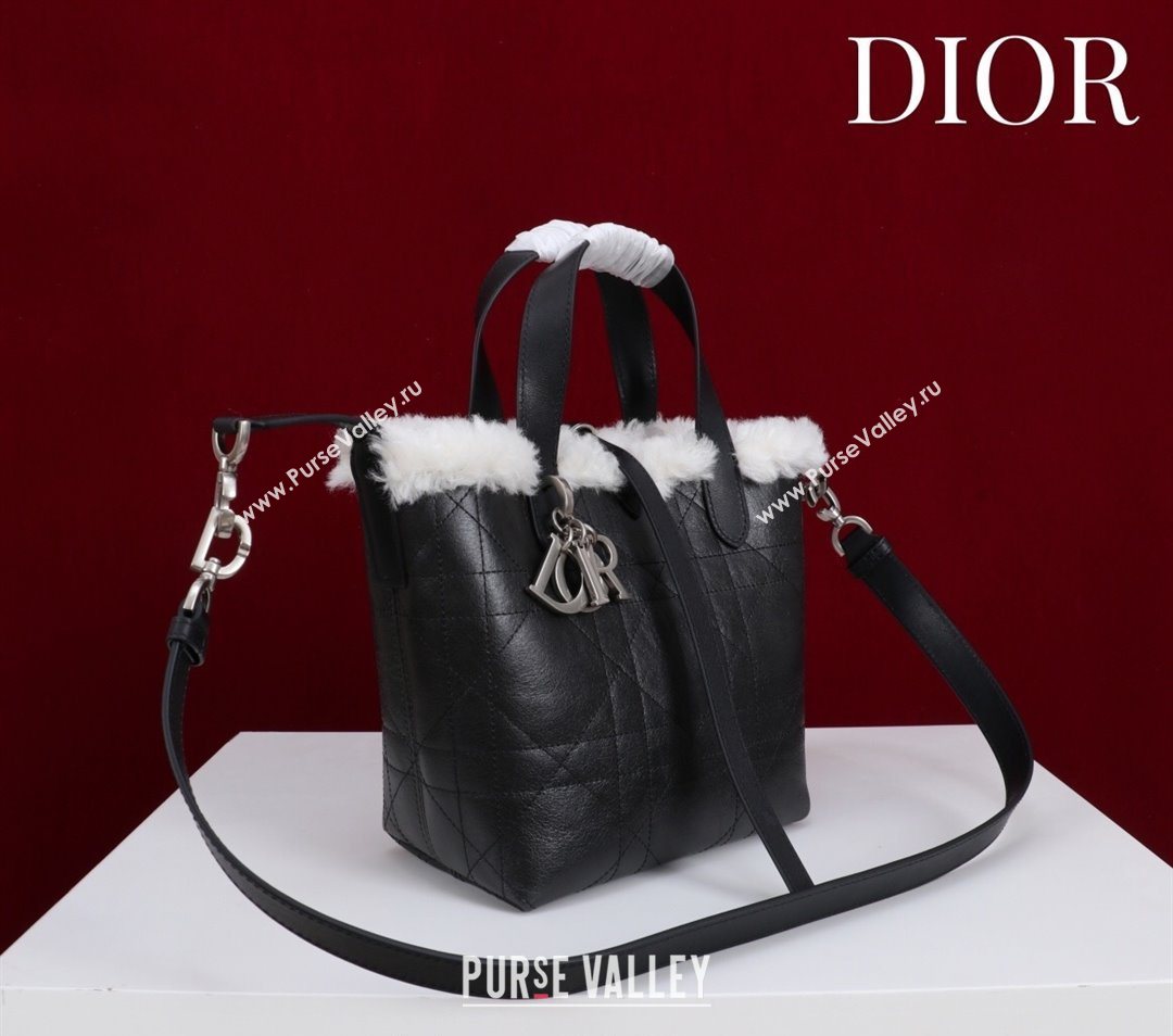 Dior DiorAlps Small Toujours Vertical Tote Bag in Macrocannage Crinkled Calfskin and Merino Wool Black/White 2025 (XXG-251122043